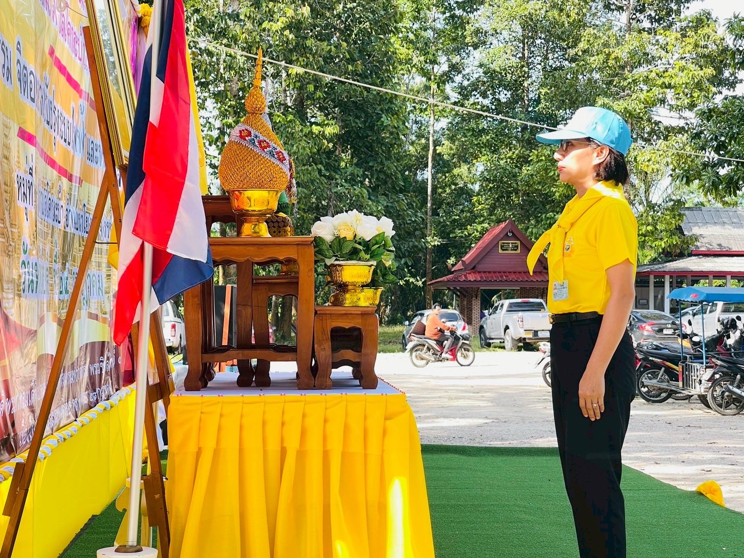 กิจกรรมจิตอาสาปรับปรุงระบบไฟฟ้าและพัฒนาวัดนางหลาด เพื่อเฉลิมพระเกียรติพระบาทสมเด็จพระเจ้าอยู่หัว เนื่องในโอกาสวันเฉลิมพระชนมพรรษา 73 พรรษา